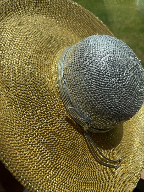 Sonni Accessories - Rare Vintage Sonni Gold Silver Sequin Hat 👒 with Silver Bow WOW!